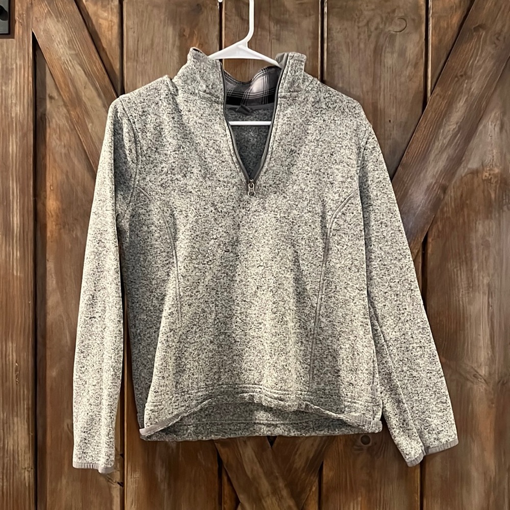 Quarter zip pull over